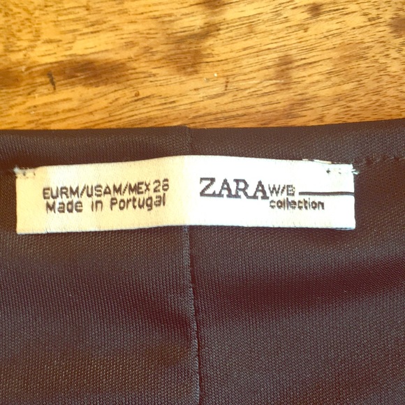 Dress. Short. - Picture 4 of 5